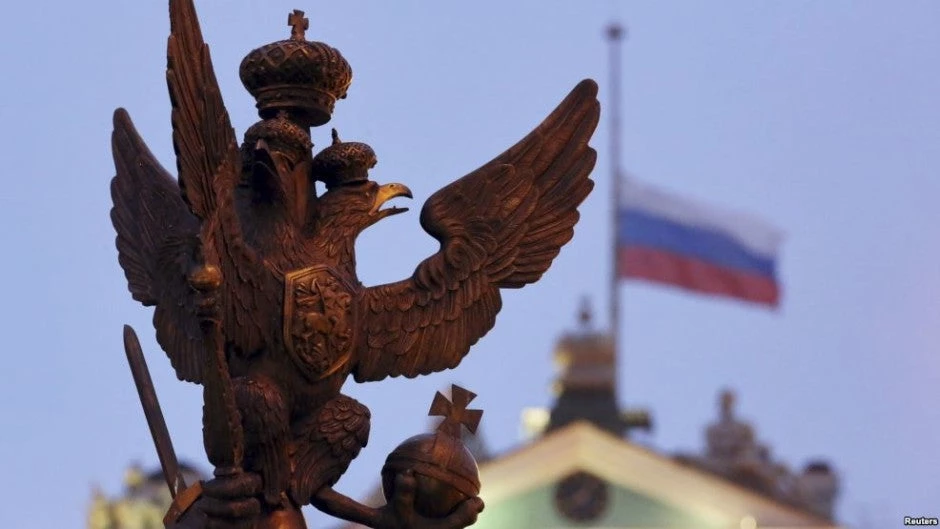 Απανωτά «χτυπήματα» Μόσχας κατά Κυβέρνησης: «Γιατί δεν εκδίδετε βίζες στους Ελληνες της Κριμαίας;» –  «Κινδυνεύουν να διαλυθούν σχέσεις αιώνων»